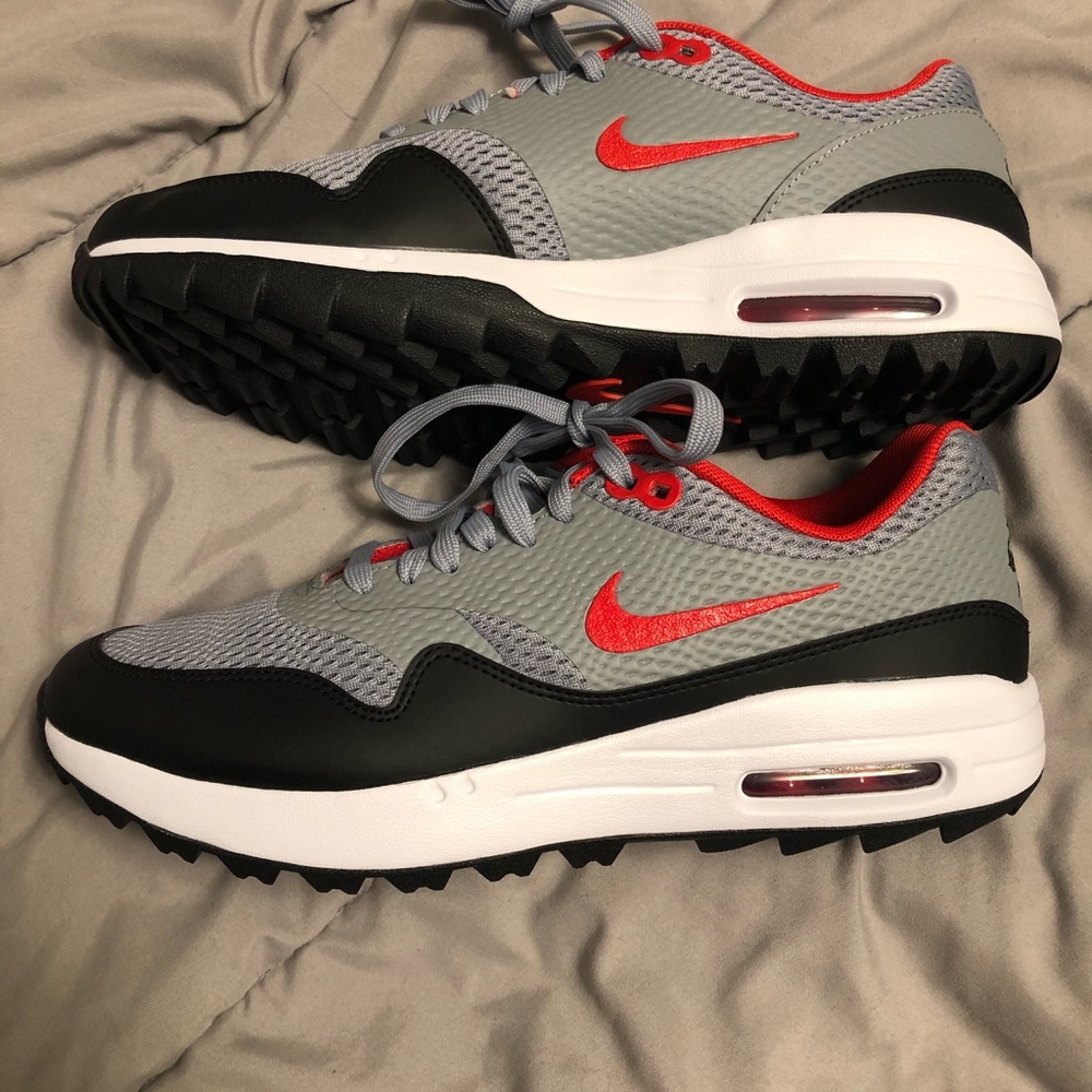 Golf shoes